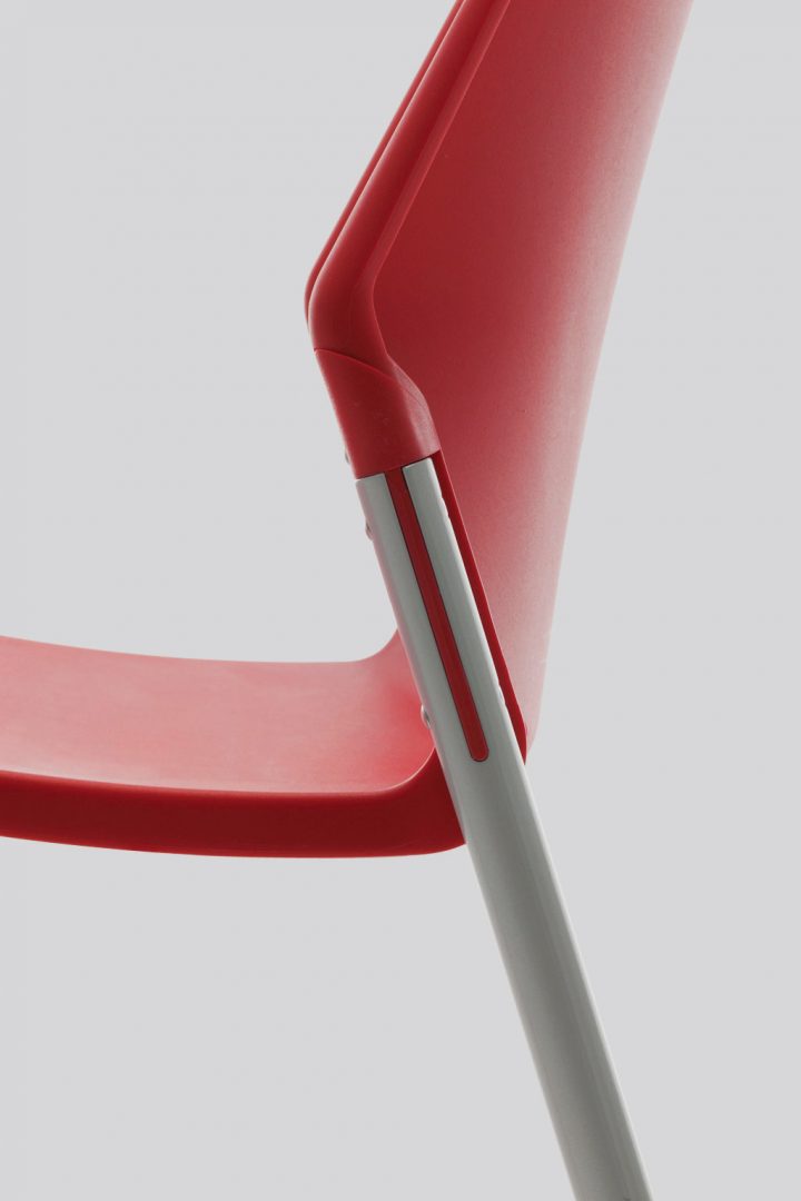IO CHAIR