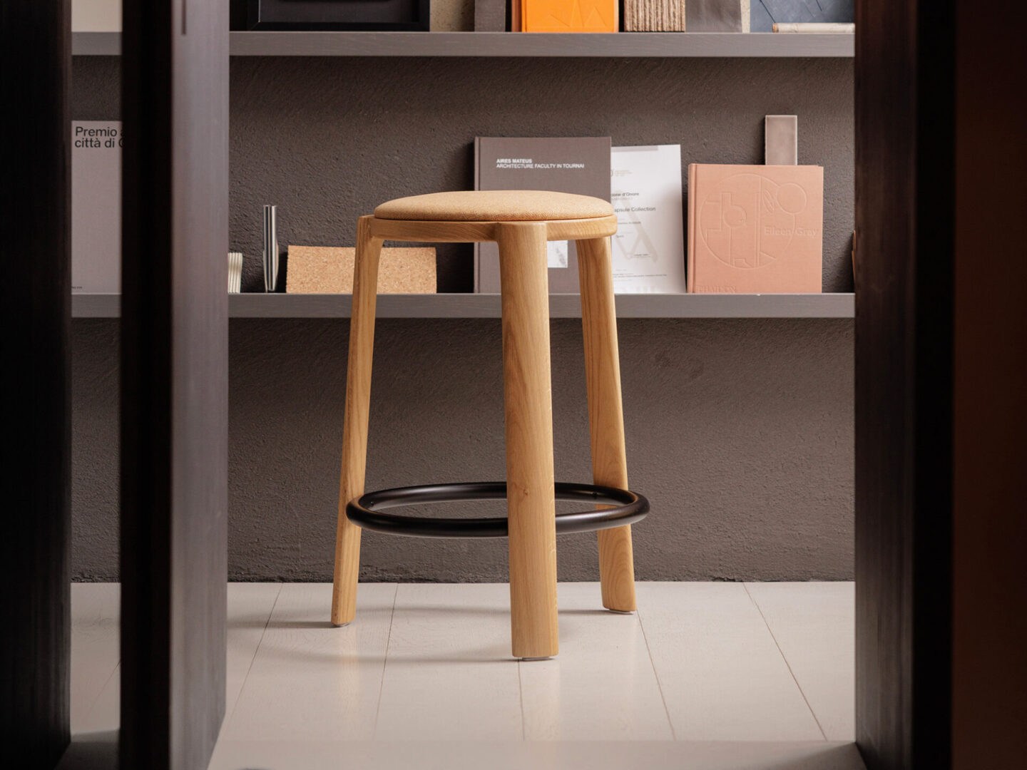 CUTE STOOL